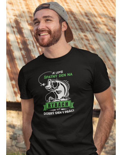 Triko pro rybáře Je lepší špatnej den na rybách než dobrej den v práci